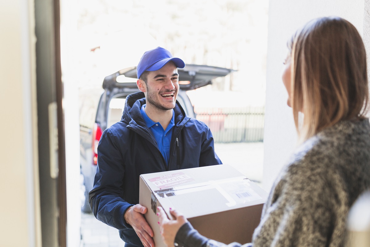 Urgent sameday courier delivering package in Bracknell, Reading, London, UK